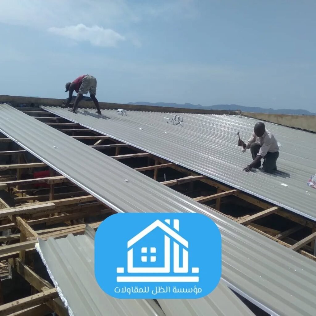 تركيب اسقف باستخدام سندوتش بانل لمستودعات الرياض