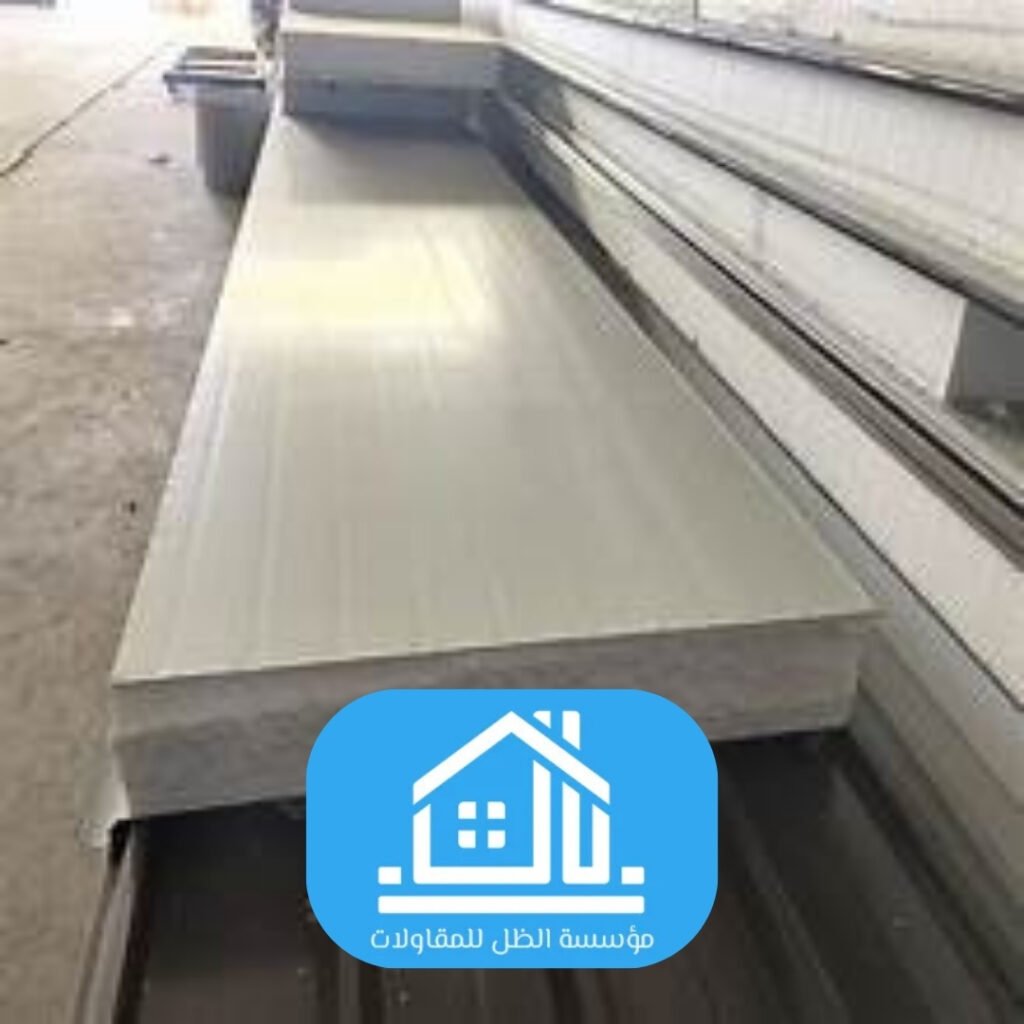 فني تركيب سندوتش بنل بولي يوريثان في الرياض تنظيف السطح